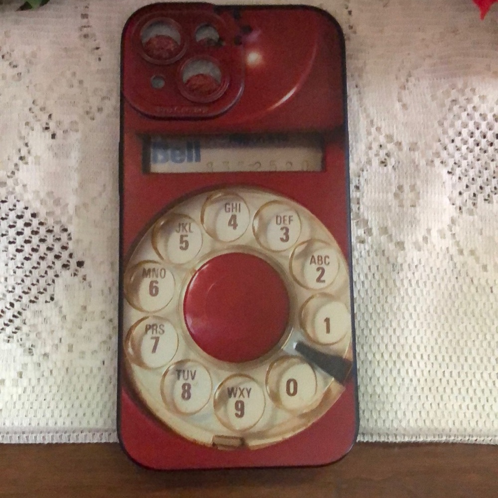 iPhone, 15 case red old rotary phone